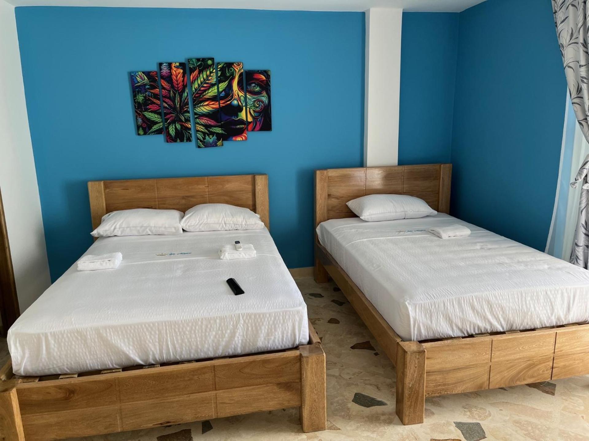 Hotel Isla Magica Ковеньяс Экстерьер фото