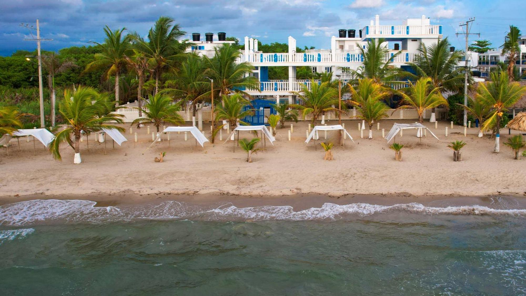 Hotel Isla Magica Ковеньяс Экстерьер фото