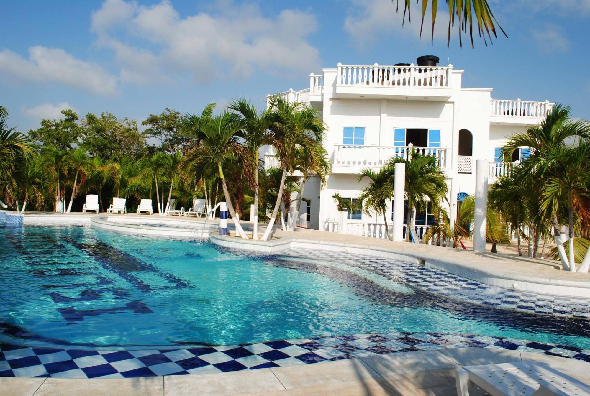 Hotel Isla Magica Ковеньяс Экстерьер фото