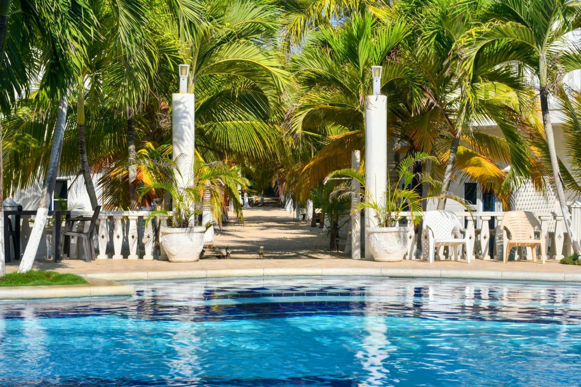 Hotel Isla Magica Ковеньяс Экстерьер фото