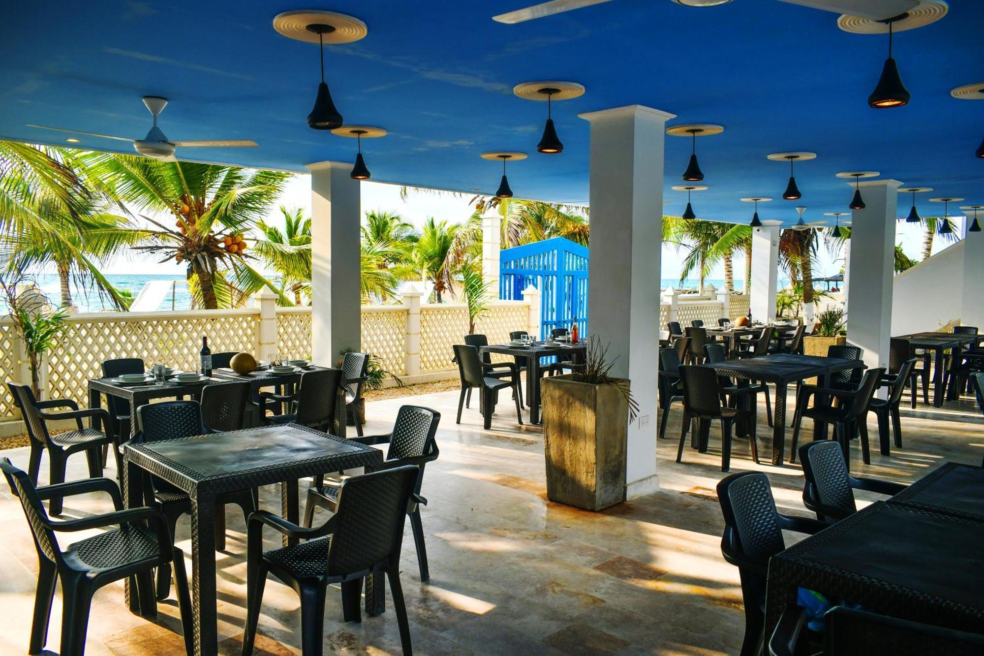 Hotel Isla Magica Ковеньяс Экстерьер фото