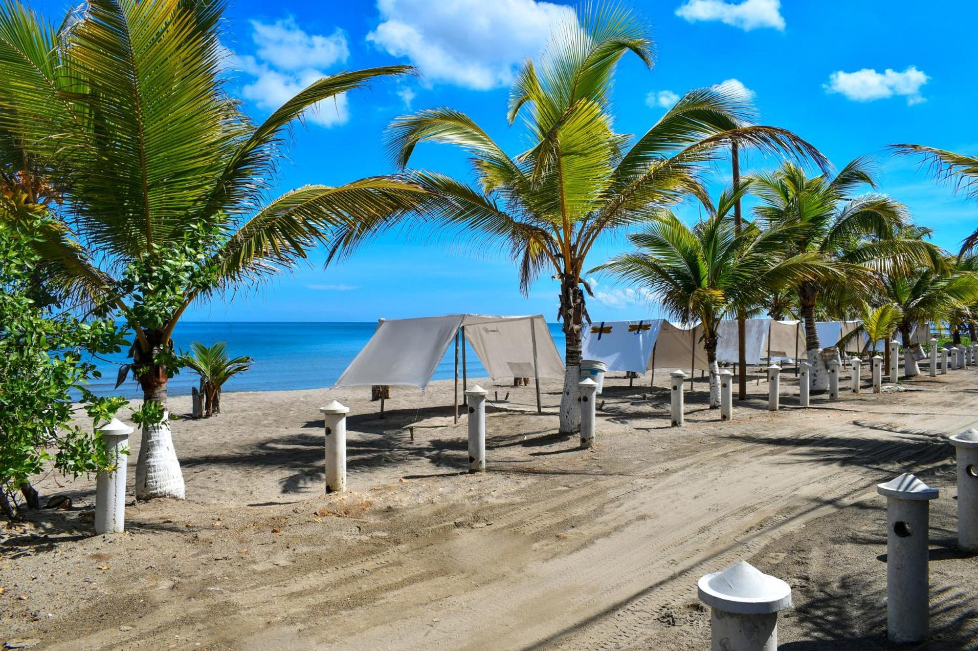 Hotel Isla Magica Ковеньяс Экстерьер фото