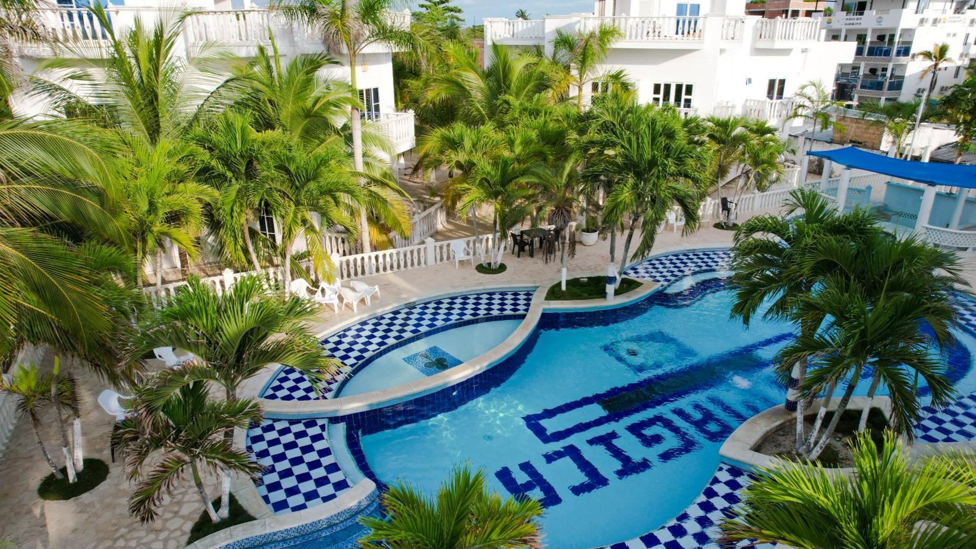 Hotel Isla Magica Ковеньяс Экстерьер фото