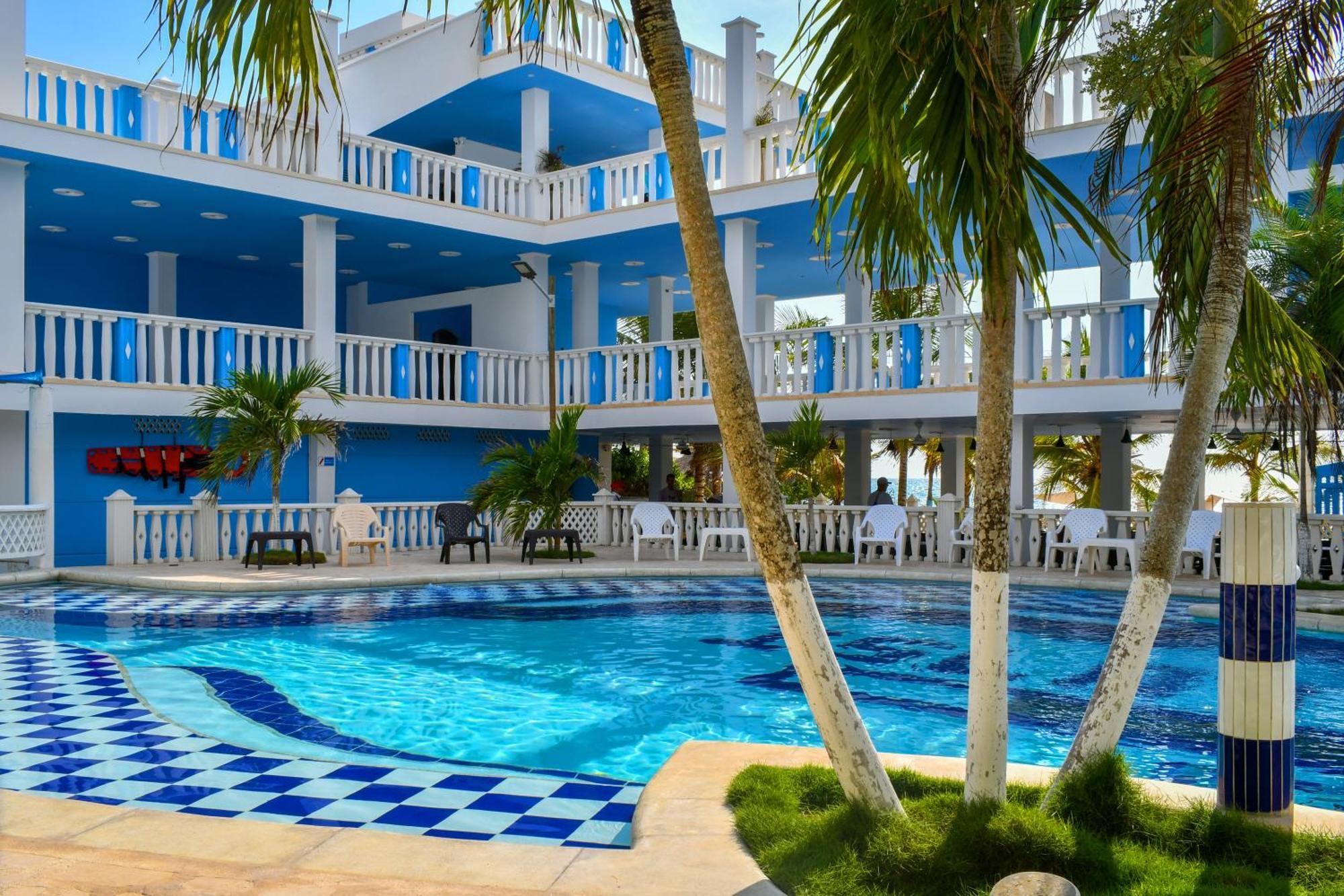 Hotel Isla Magica Ковеньяс Экстерьер фото