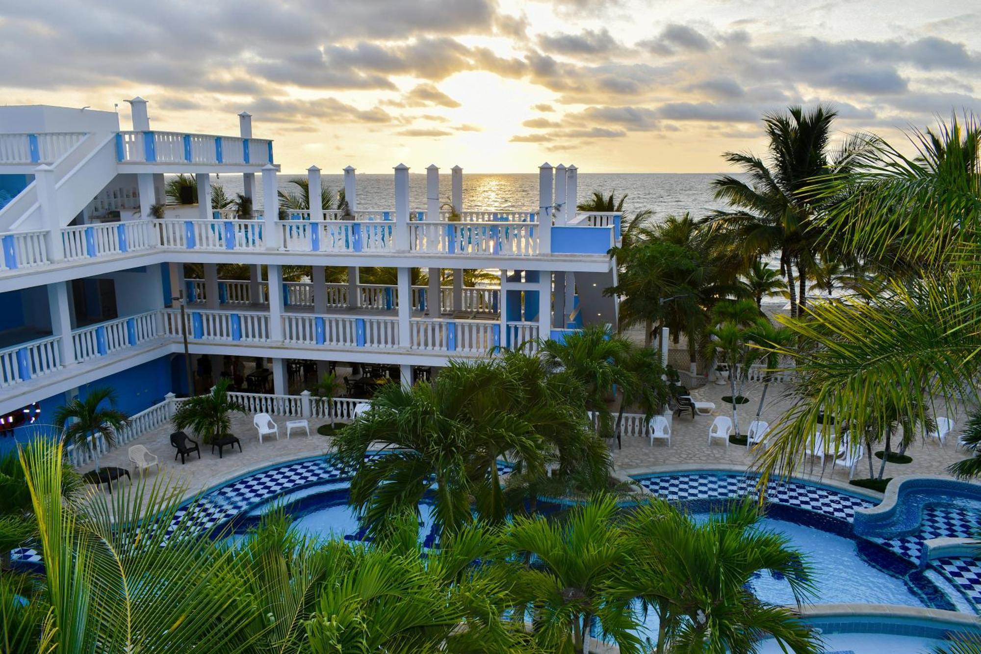 Hotel Isla Magica Ковеньяс Экстерьер фото