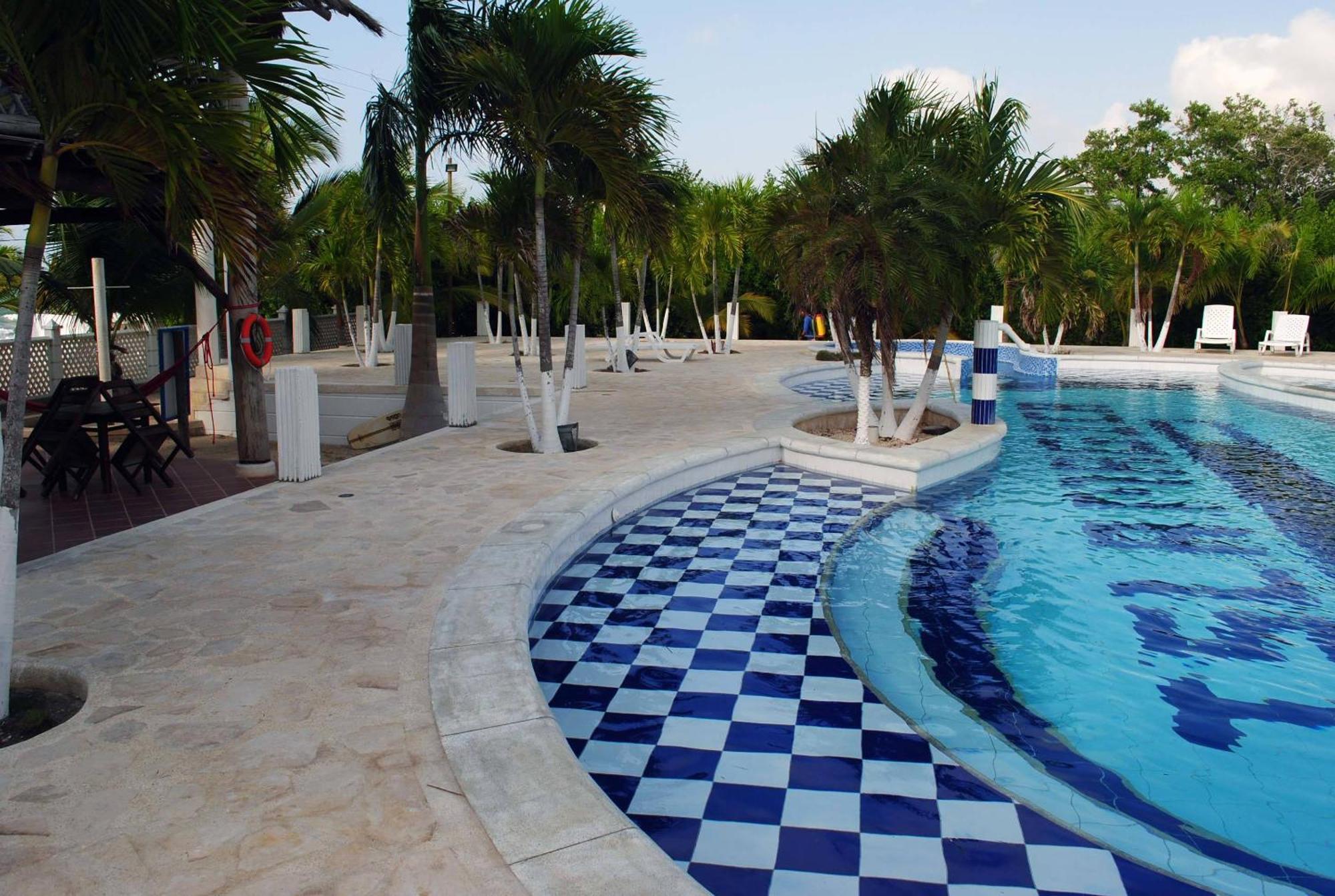 Hotel Isla Magica Ковеньяс Экстерьер фото