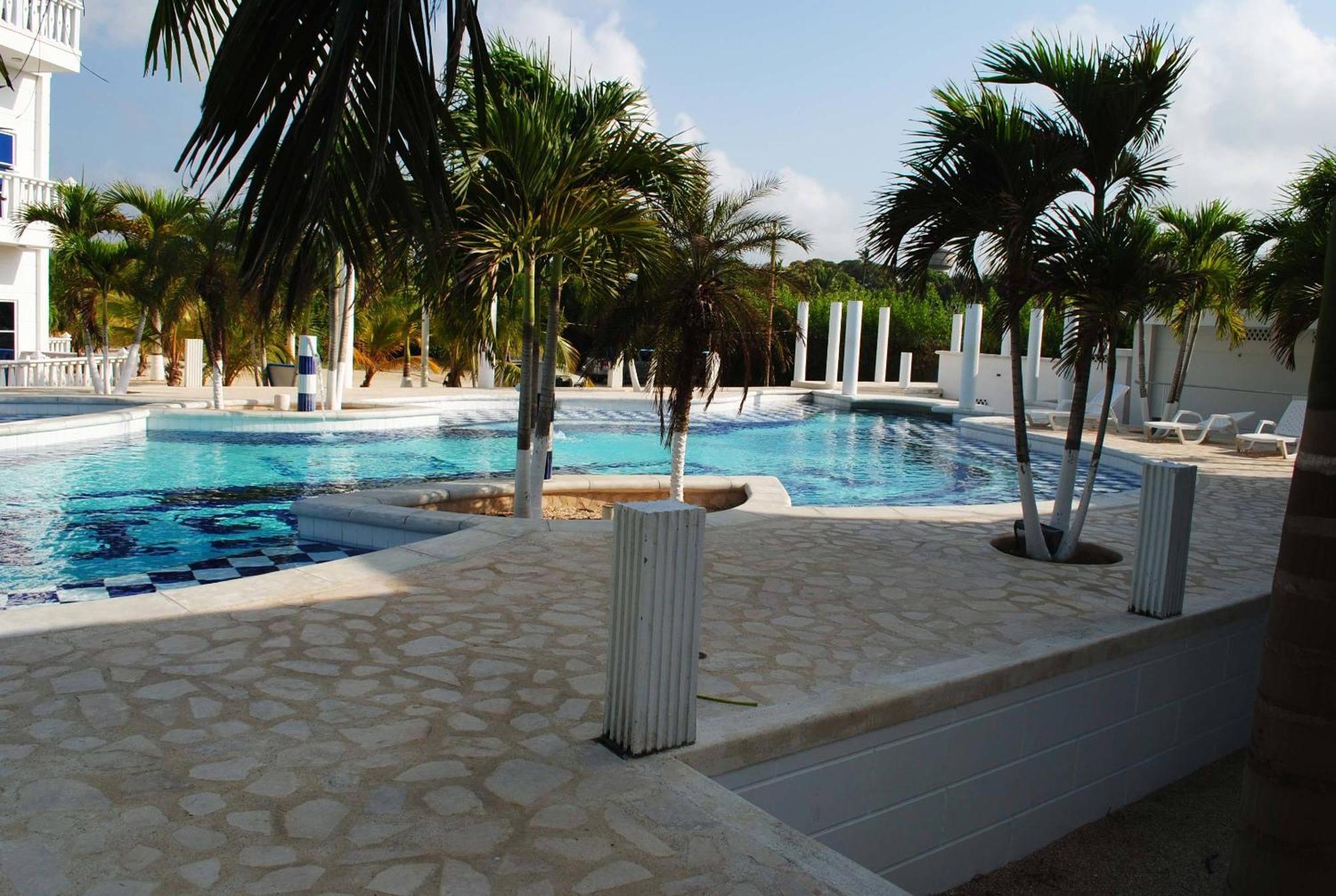 Hotel Isla Magica Ковеньяс Экстерьер фото